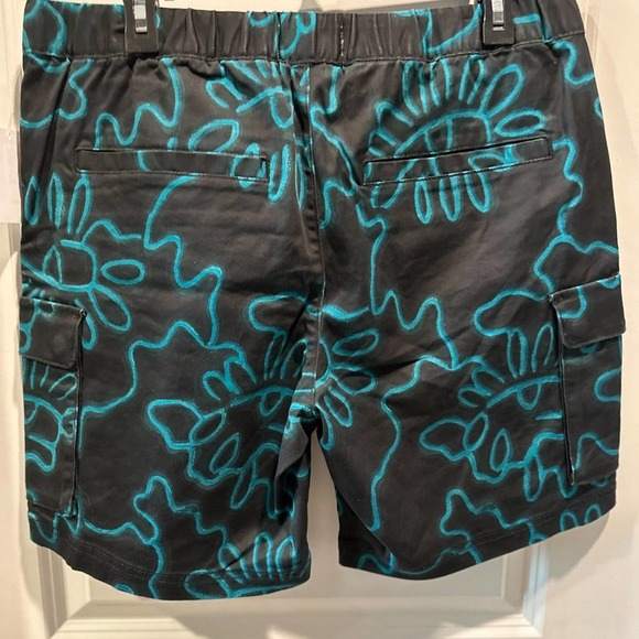 Cristina Martinez Gender Inclusive Print Cargo Shorts I - Picture 8 of 13